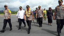Kapolda Kepri Tiba di Karimun, Bupati Kalungkan Bunga